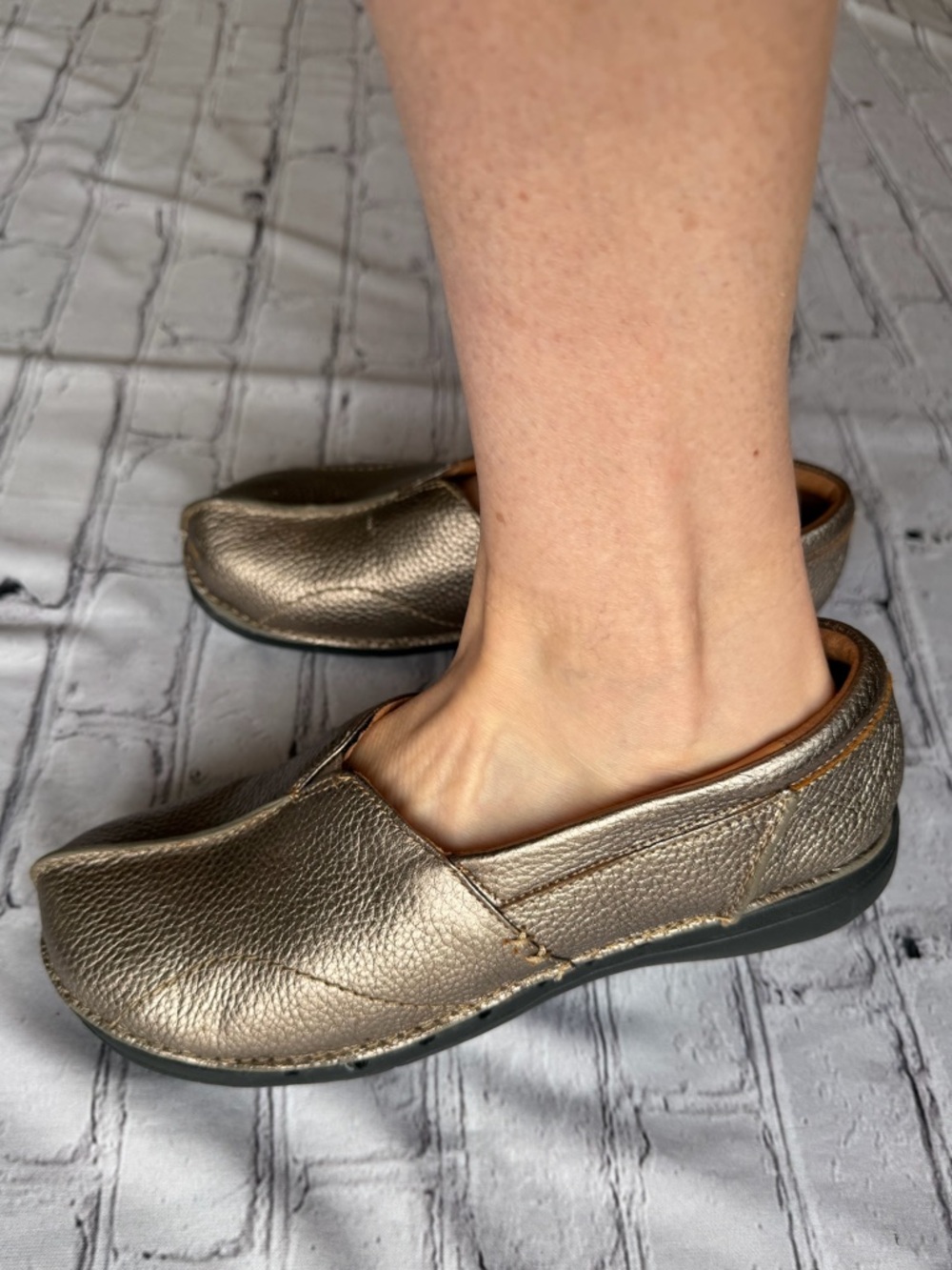 Clarks Women's Pewter Metallic Genie Un Loop Stride  9 EU 40 Slip On Shoes Work